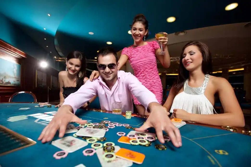 70000bet অ্যাপে ক্রীড়া ও ক্যাসিনো বিভাগ ব্রাউজিং